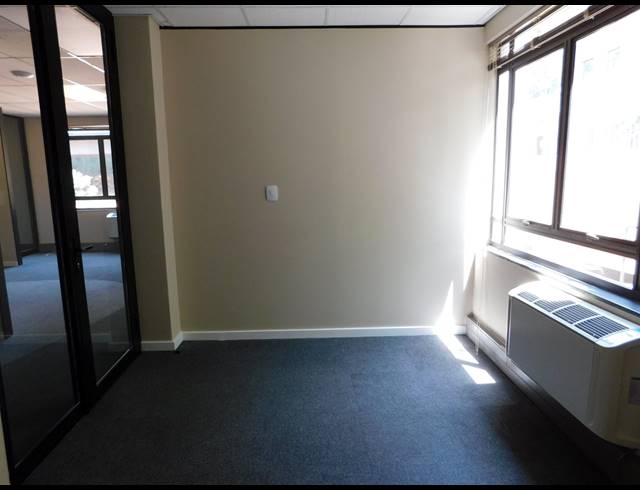135M² OFFICE TO LET IN HYDE PARK
